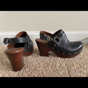 Extremely light weight and comfy clogs!